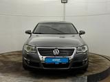 Volkswagen Passat 2005 года за 2 390 000 тг. в Актобе – фото 2