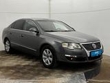Volkswagen Passat 2005 года за 2 390 000 тг. в Актобе – фото 3