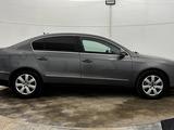 Volkswagen Passat 2005 года за 2 390 000 тг. в Актобе – фото 4