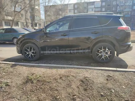 Toyota RAV4 2018 года за 13 800 000 тг. в Караганда – фото 6