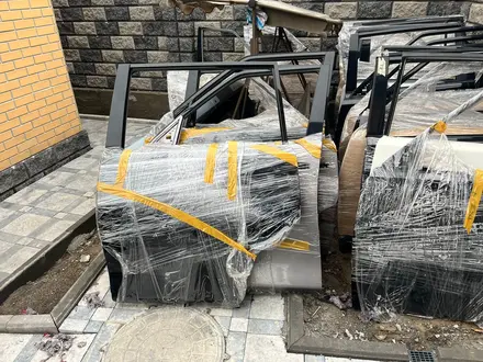 Двери инфинити qx56 за 5 000 тг. в Алматы