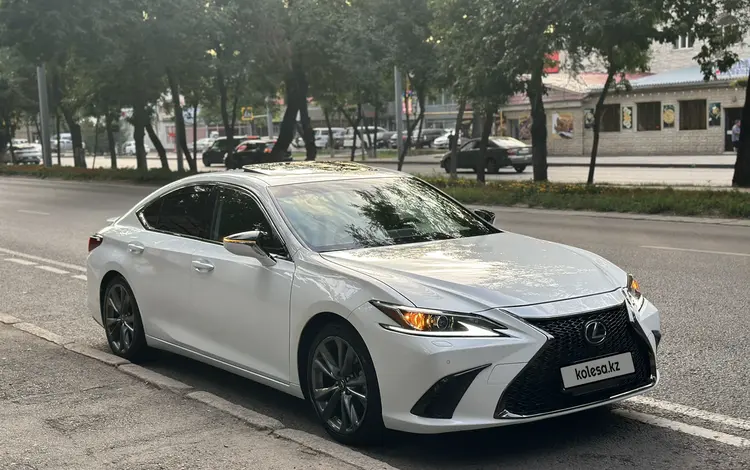 Lexus ES 350 2019 годаfor25 000 000 тг. в Алматы