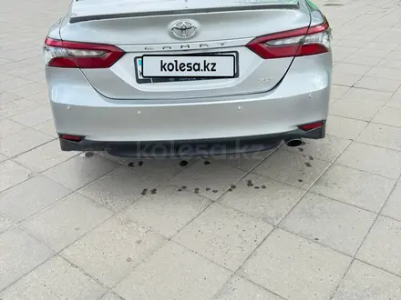 Toyota Camry 2022 года за 12 650 000 тг. в Актобе – фото 4