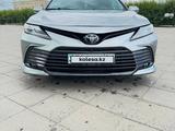 Toyota Camry 2022 года за 12 650 000 тг. в Актобе