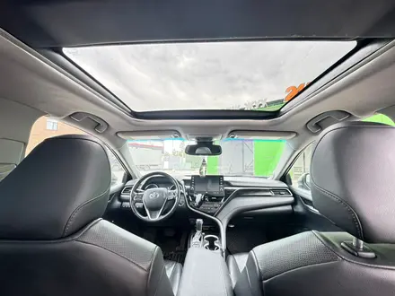 Toyota Camry 2022 года за 12 650 000 тг. в Актобе – фото 6