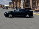 Toyota Camry 2014 годаfor7 500 000 тг. в Актобе – фото 2