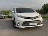 Toyota Sienna 2018 года за 19 500 000 тг. в Алматы