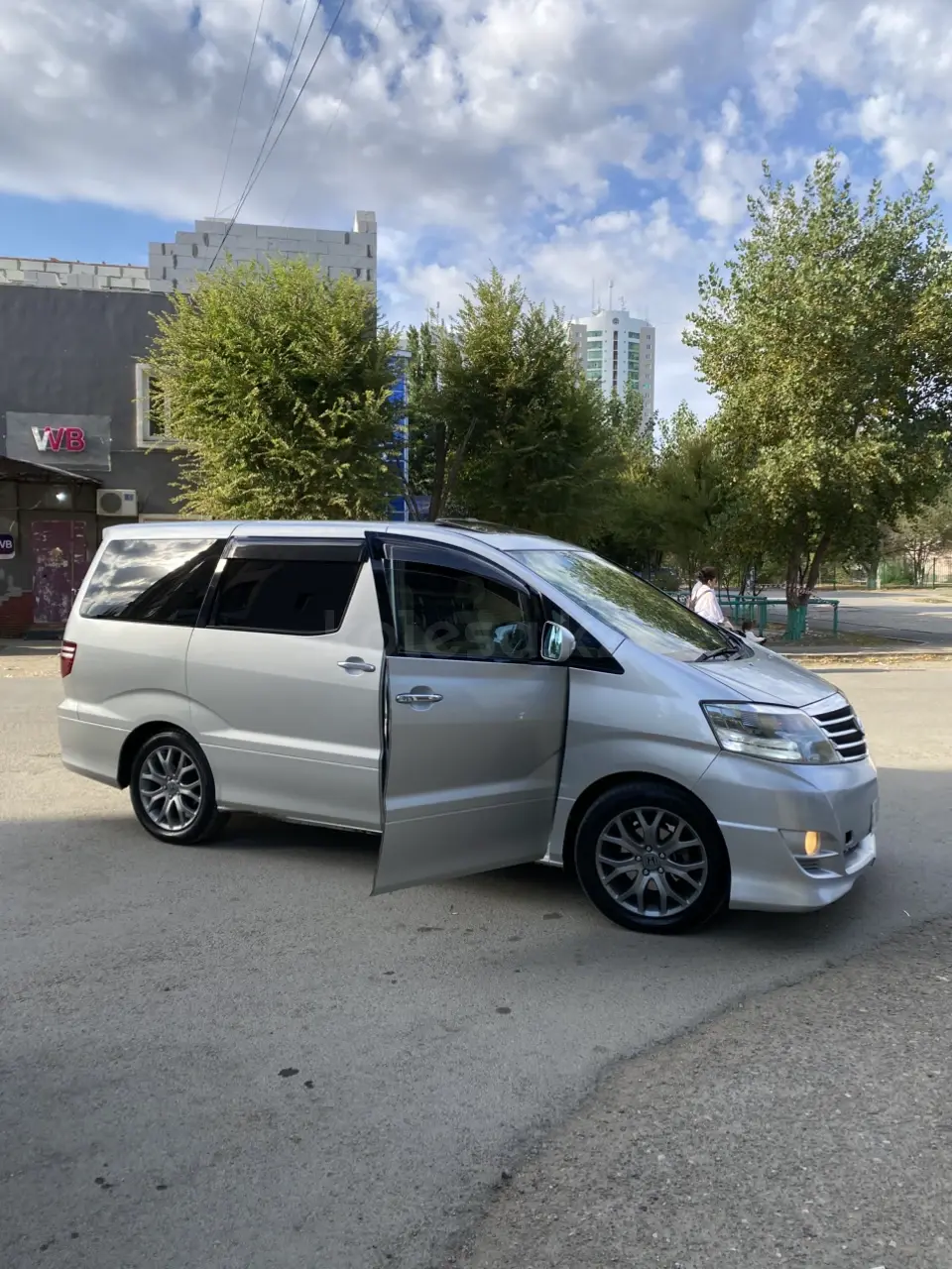 Toyota Alphard, 2006