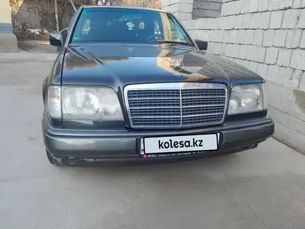 Mercedes-Benz E 220 1993 года за 3 300 000 тг. в Шымкент – фото 3