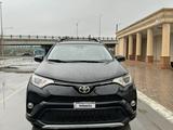 Toyota RAV4 2017 года за 8 500 000 тг. в Атырау