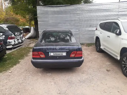 Mercedes-Benz E 280 1996 года за 2 800 000 тг. в Алматы – фото 3