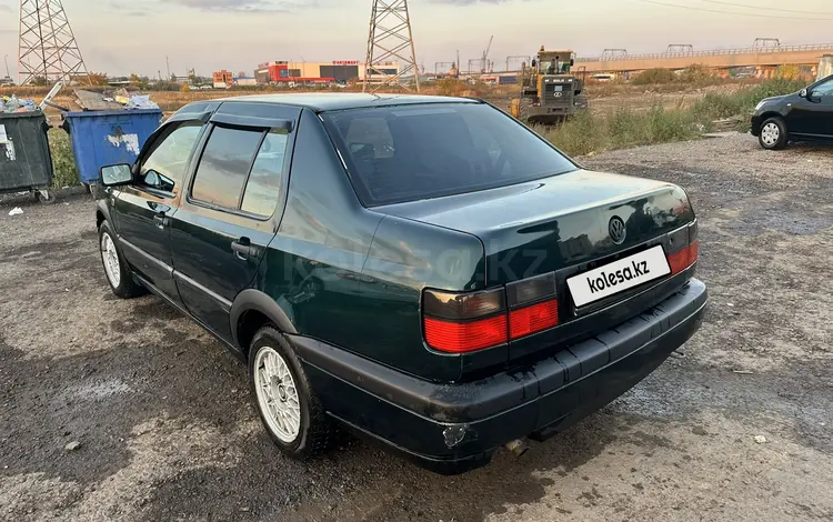 Volkswagen Vento 1996 годаfor1 350 000 тг. в Астана