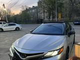 Toyota Camry 2021 года за 16 200 000 тг. в Шымкент