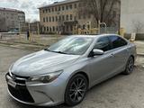 Toyota Camry 2015 года за 7 800 000 тг. в Атырау – фото 2