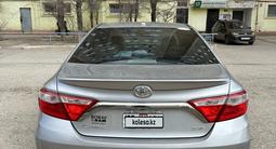 Toyota Camry 2015 года за 7 800 000 тг. в Атырау – фото 3