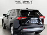 Toyota RAV4 2021 года за 14 750 000 тг. в Астана – фото 2