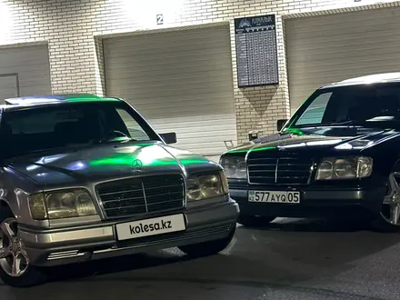 Mercedes-Benz E 220 1993 года за 2 200 000 тг. в Алматы