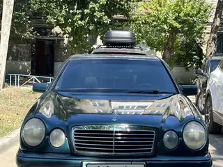 Mercedes-Benz E 230