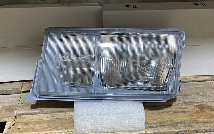 Фара Mercedes 190 за 11 000 тг. в Алматы