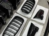 Диффузор со стоп сигналом BMW F10 ноздри спойлер М5 крышки зеркал за 40 000 тг. в Алматы – фото 2