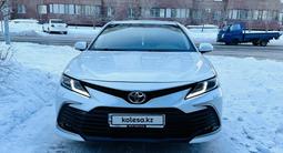 Toyota Camry 2021 года за 15 800 000 тг. в Астана – фото 3