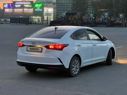 Hyundai Accent 2021 года за 7 980 000 тг. в Семей – фото 2