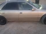 Toyota Camry 2000 года за 3 500 000 тг. в Актау – фото 2