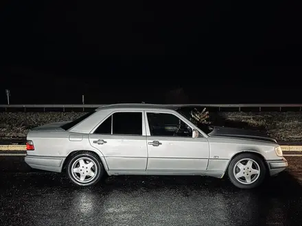 Mercedes-Benz E 280 1994 года за 3 000 000 тг. в Семей