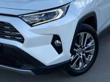 Toyota RAV4 2021 года за 14 500 000 тг. в Актобе – фото 3