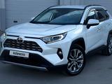 Toyota RAV4 2021 года за 14 500 000 тг. в Актобе – фото 2