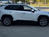 Toyota RAV4 2021 года за 14 500 000 тг. в Актобе – фото 4
