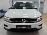 Volkswagen Tiguan 2017 года за 10 790 000 тг. в Атырау – фото 2