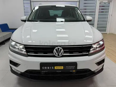 Volkswagen Tiguan 2017 года за 10 490 000 тг. в Атырау – фото 2
