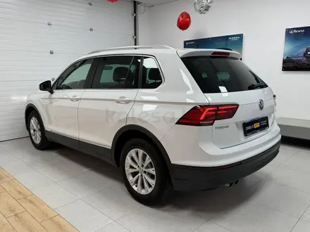 Volkswagen Tiguan 2017 года за 10 490 000 тг. в Атырау – фото 4