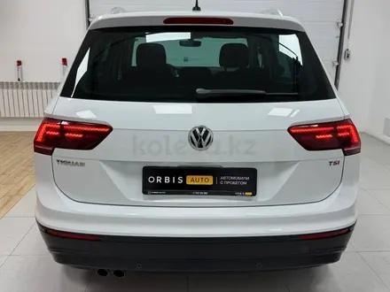 Volkswagen Tiguan 2017 года за 10 490 000 тг. в Атырау – фото 5
