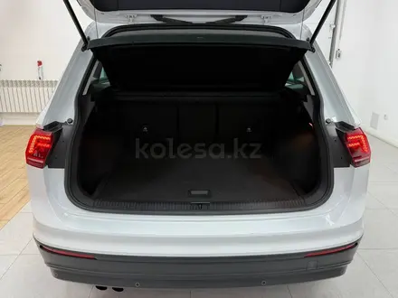 Volkswagen Tiguan 2017 года за 10 490 000 тг. в Атырау – фото 7