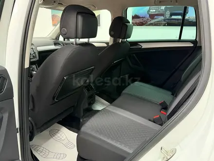 Volkswagen Tiguan 2017 года за 10 490 000 тг. в Атырау – фото 15