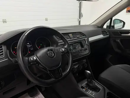 Volkswagen Tiguan 2017 года за 10 490 000 тг. в Атырау – фото 11