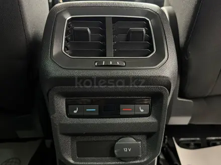 Volkswagen Tiguan 2017 года за 10 490 000 тг. в Атырау – фото 18