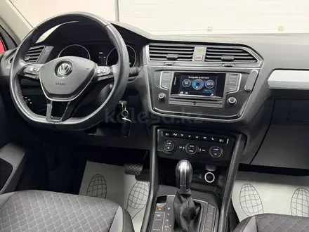 Volkswagen Tiguan 2017 года за 10 490 000 тг. в Атырау – фото 9