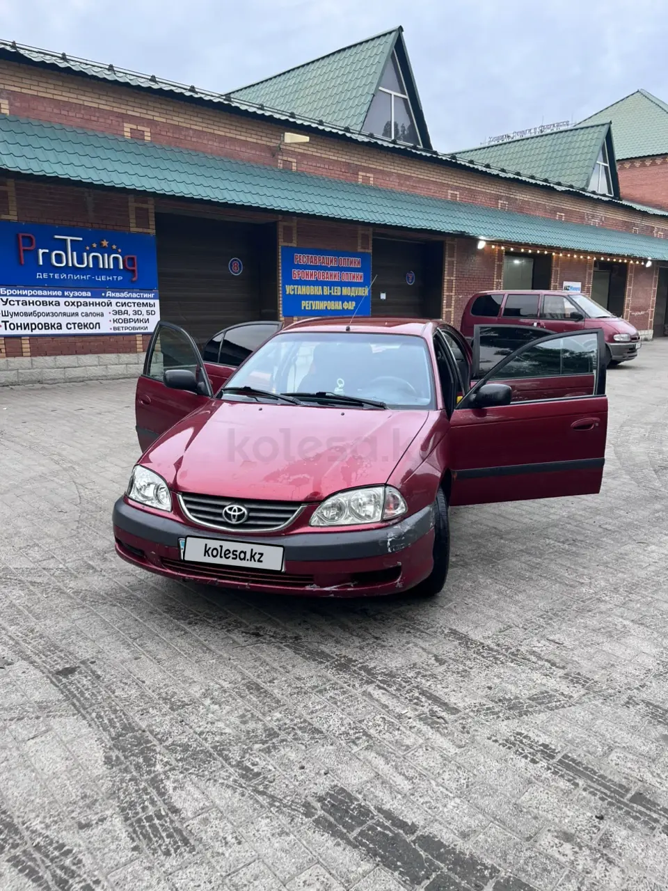 Toyota Avensis, 2001