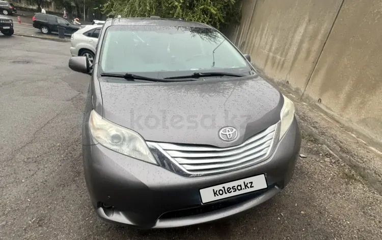 Toyota Sienna 2012 года за 10 500 000 тг. в Алматы