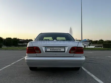 Mercedes-Benz E 320 1996 года за 3 000 000 тг. в Талдыкорган – фото 16