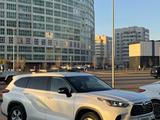 Toyota Highlander 2020 года за 19 300 000 тг. в Астана