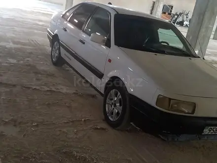 Volkswagen Passat 1993 года за 1 100 000 тг. в Актау – фото 3