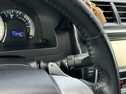 Toyota Camry 2013 года за 8 000 000 тг. в Атырау – фото 17