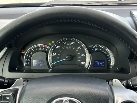 Toyota Camry 2013 года за 8 000 000 тг. в Атырау – фото 18