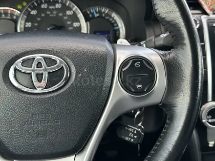 Toyota Camry 2013 года за 8 000 000 тг. в Атырау – фото 20