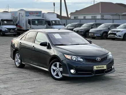 Toyota Camry 2013 года за 8 000 000 тг. в Атырау – фото 2