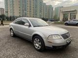 Volkswagen Passat 2004 годаүшін2 000 000 тг. в Астана
